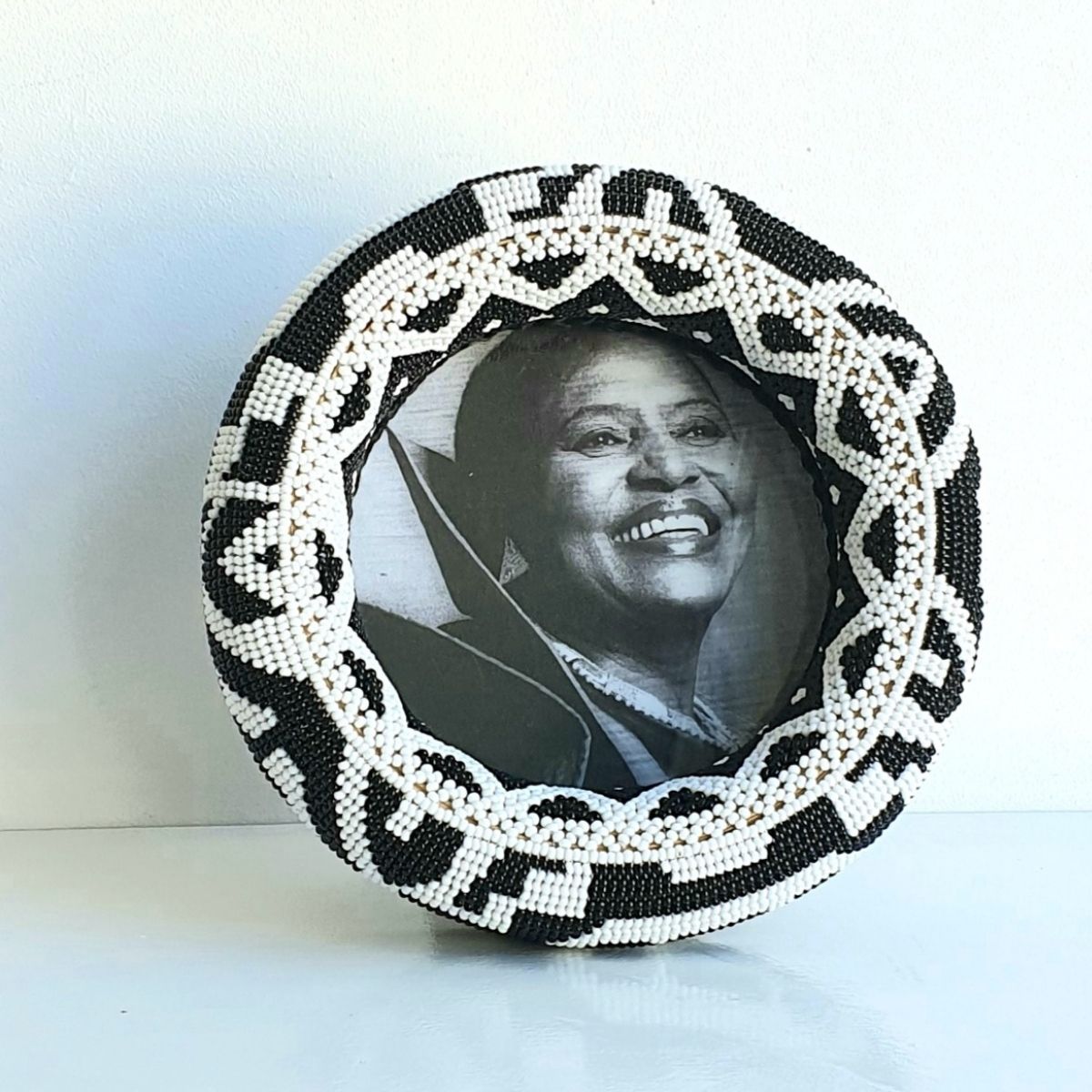 Thando Circle Picture Frames